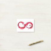 Oneindigheid met rode wijn post-it® notes (Op bureau)