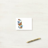 Oneindigheid van Monarch Vlinders Post-it® Notes (Op bureau)