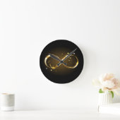 Oneindigheidssymbool in goud ronde klok (Huis)