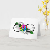 Oneindigheidssymbool met regenboogroos kaart (Gele Bloem)
