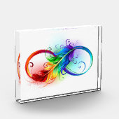 Oneindigheidssymbool met regenboogveer fotoblokken (Links)