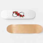 Oneindigheidssymbool met rode rozen persoonlijk skateboard (Horizontaal)