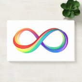Oneindigheidssymbool van de regenboog in lagen post-it® notes (Kantoor)