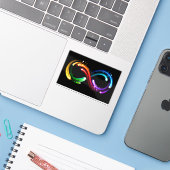 Oneindigheidssymbool van regenboogkometen sticker (Laptop met iPhone)
