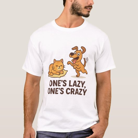 One's Lazy, One's Crazy - Funny Cat & Dog Duo T-sh T-shirt (Voorkant)