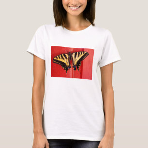 ongebruikelijke achtergrondzwaluw t-shirt