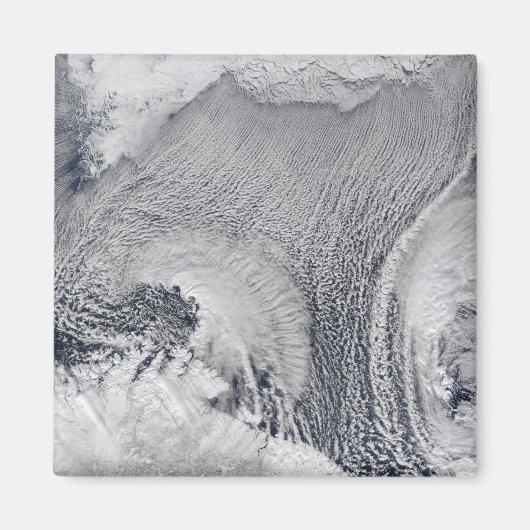 Ongebruikelijke wolkenformaties boven het Zee van  Magneet (Voorkant)