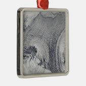 Ongebruikelijke wolkenformaties boven het Zee van Metalen Ornament (Rechts)