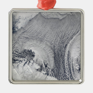 Ongebruikelijke wolkenformaties boven het Zee van Metalen Ornament