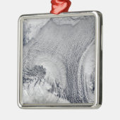 Ongebruikelijke wolkenformaties boven het Zee van Metalen Ornament (Links)