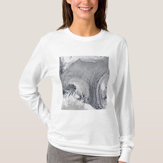 Ongebruikelijke wolkenformaties boven het Zee van  T-shirt (Voorkant)