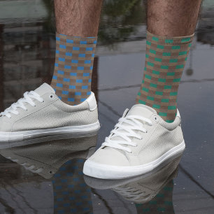 Ongelijke combinatie van bruin en blauw en groen sokken