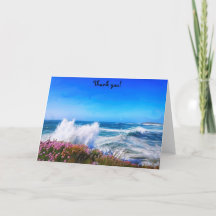 Ongelofelijke golf over roze bloeiende klif op Pco