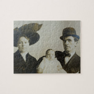 Ongemakkelijke papa in Bowler Family RPPC B & W Fo Legpuzzel