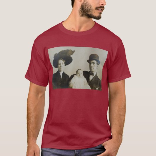 Ongemakkelijke papa in Bowler Family RPPC B & W Fo T-shirt (Voorkant)