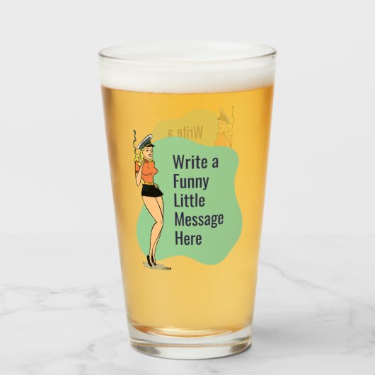 Ongestoorde houding: een retro chique pinup glas (Voorkant gevuld)