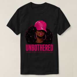 Ongestoorde Roze Pet Afro Vrouw Straatkunst T-shirt