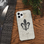 ongevallen Franse ephemera fleur de lis Case-Mate iPhone Case<br><div class="desc">Fleur De Lis (een abstract afbeelding van een lelie,  en de drie bloemblaadjes bovenop vertegenwoordigen geloof,  hoop en naastenliefde) tegen een  Franse Ephemera Designer Phone Case.</div>