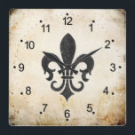 ongevallen Franse franse frank de lis Vierkante Klok<br><div class="desc">De  Franse Fleur De Lis (een abstract afbeelding van een lelie,  en de drie bladen bovenaan staan voor geloof,  hoop en liefdadigheid) Ontwerper Decor Wall Clock van het Huis</div>