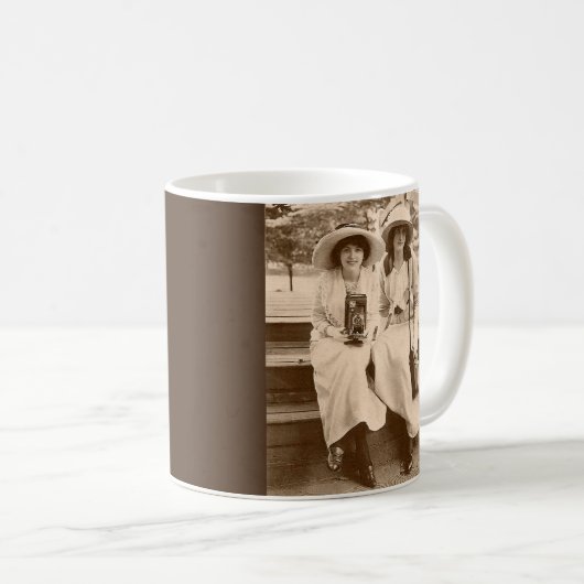 ongeveer 1910 cameramatieën koffiemok (Voorkant rechts)