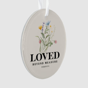 Onmetelijk Geliefd – Romeinen 5:8 Christelijke Bij Ornament