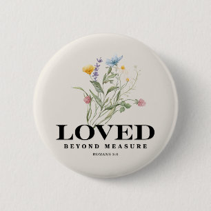 Onmetelijk Geliefd – Romeinen 5:8 Christelijke Bij Ronde Button 5,7 Cm