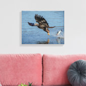 Onrijpe Bald Eagle die een vis laat vallen Canvas Afdruk (Insitu (Woonkamer))