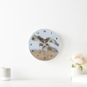 Onrijpe Rode Hawk Hovering Ronde Klok (Huis)