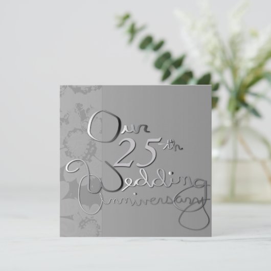 "Ons 25e bruiloft Jubileum" Zilveruitnodiging Kaart (Staand voorkant)