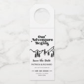 Ons avontuur begint buitenshuis met bruiloft en be flessenhanger (Voorkant)