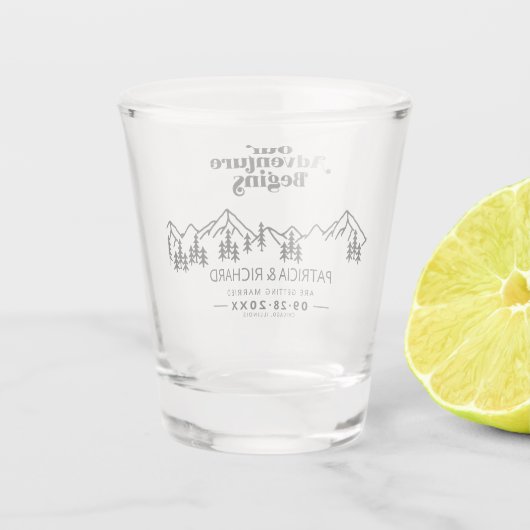 Ons avontuur begint buitenshuis met bruiloft en be shot glas (Achterkant)