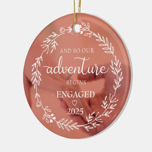 Ons avontuur begint in 2025 keramisch ornament (Links)