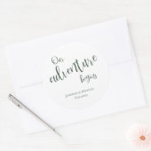 Ons avontuur begint met de eeuwige typografie brui ronde sticker (Envelop)