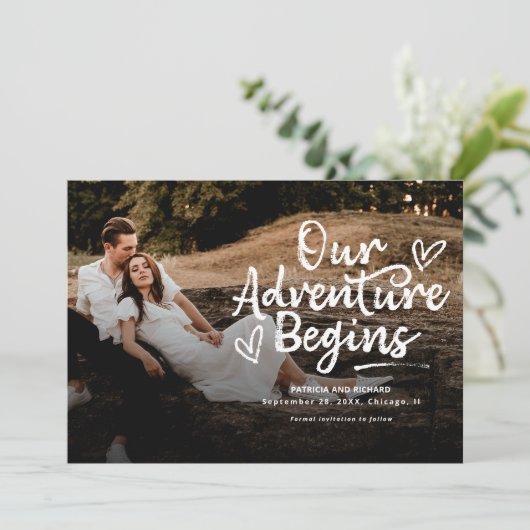 Ons avontuur begint te trouwen en bespaart de datu kaart (Staand voorkant)