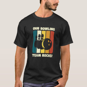 Ons Bowling team zet de Bowling-spelden en de Bowl T-shirt