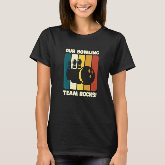 Ons Bowling team zet de Bowling-spelden en de Bowl T-shirt (Voorkant)