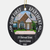 Ons eerste appartement 2022 Aangepaste naam & 2 fo Keramisch Ornament (Links)