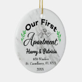 Ons eerste appartement 2022 Aangepaste namen en ad Keramisch Ornament (Rechts)