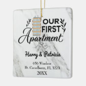 Ons eerste appartement 2022 Aangepaste namen en ad Keramisch Ornament (Links)