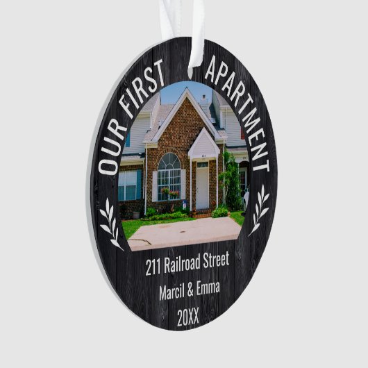 Ons eerste appartement 2023 aangepaste naam & 2 fo ornament (voorkant)