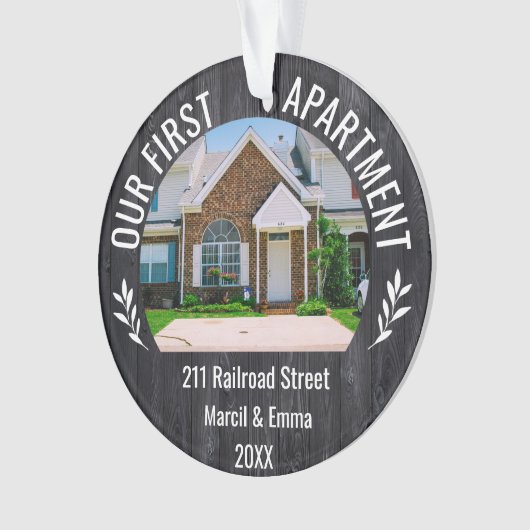Ons eerste appartement 2023 aangepaste naam & 2 fo ornament (voorkant)