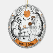 Ons eerste Halloween verloofde skelet voorstel Keramisch Ornament (Links)