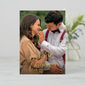 Ons Eerste Kerst Script Nieuwgetrouwd Naam Tartan  Folie Feestdagenkaart (Staand Voorkant)