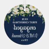 Ons eerste kerst verloofde gepersonaliseerde paar glas ornament (Achterkant)