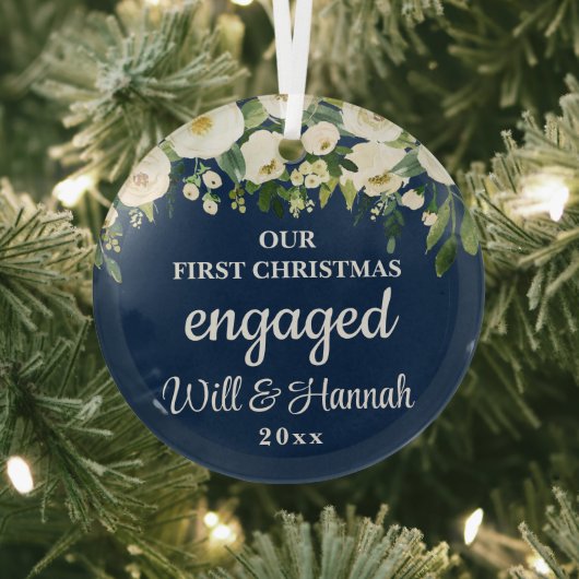 Ons eerste kerst verloofde gepersonaliseerde paar glas ornament (Insitu)