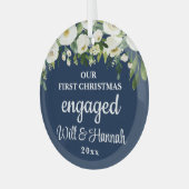 Ons eerste kerst verloofde gepersonaliseerde paar glas ornament (Voorkant links)