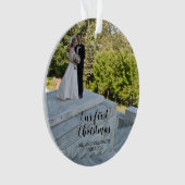 Ons eerste kerstbruiloft Foto Elegant Script Ornament (voorkant)