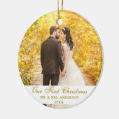 Ons eerste kerstbruiloft-foto Gold-script Keramisch Ornament (Links)