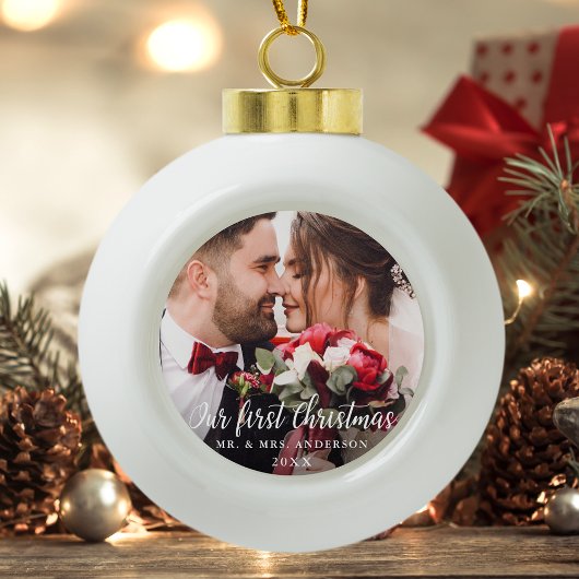 Ons eerste kerstbruiloft-witboek met foto's keramische bal ornament