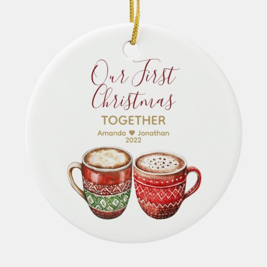 Ons eerste kerstcadeau samen met Hot Cocoa Keramisch Ornament (Voorkant)